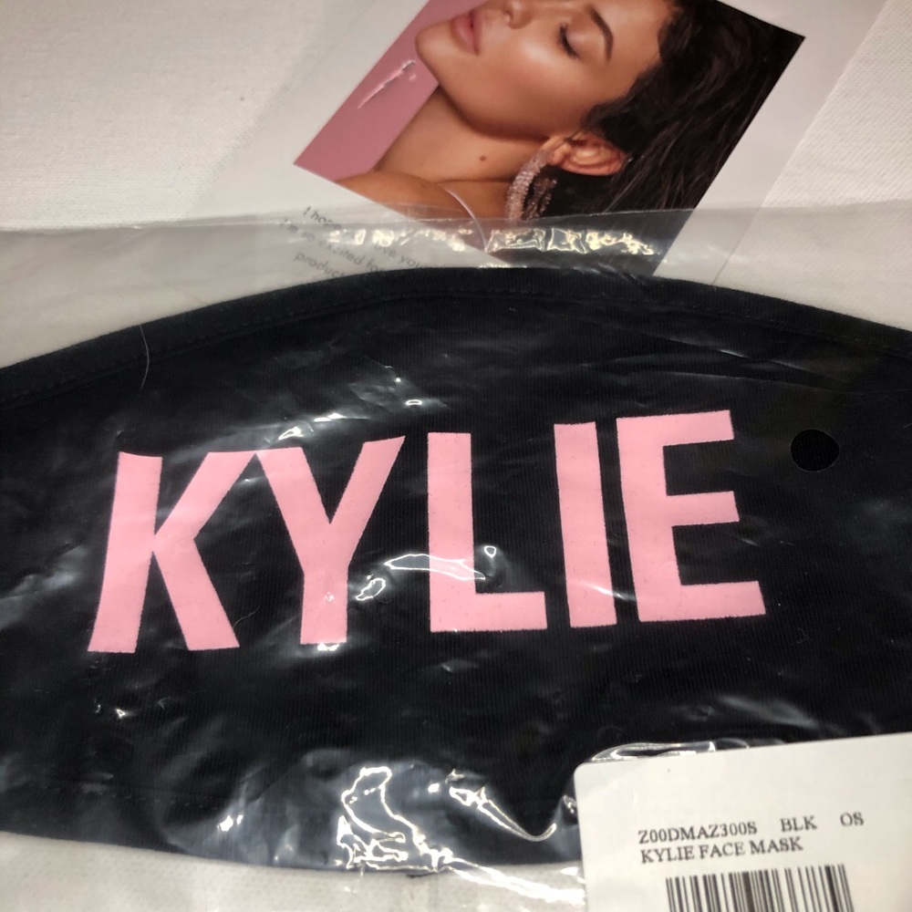 KYLIE FACE MASK - Picture 6 of 9